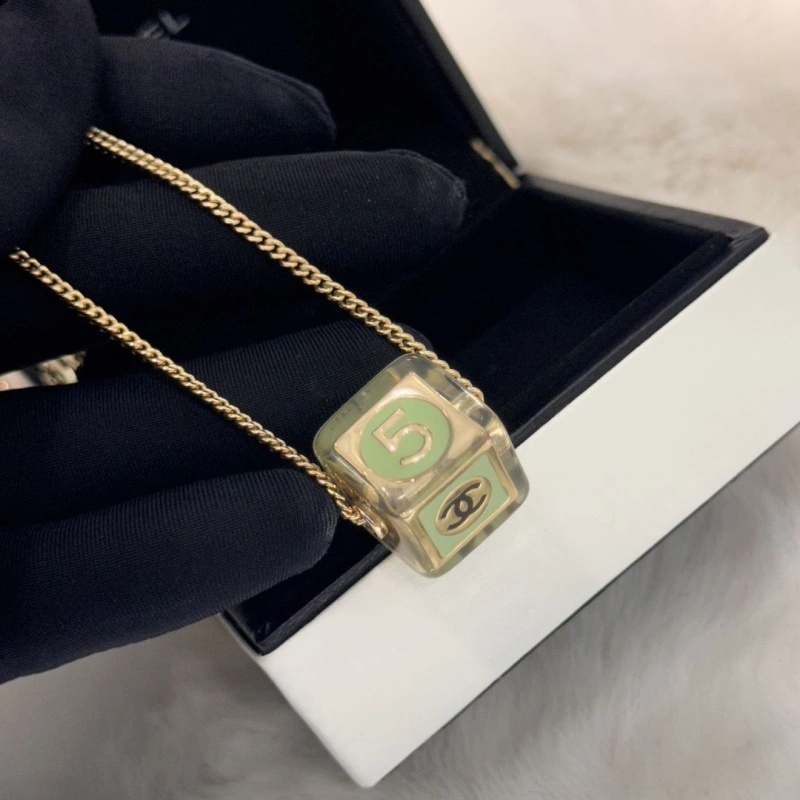Trendsetting Chxnxl Necklaces 288340