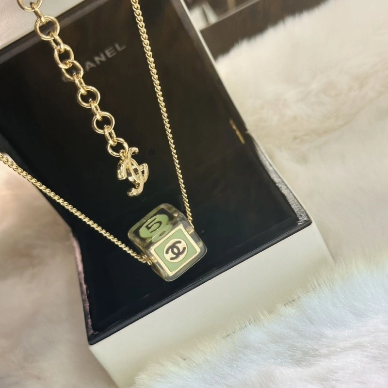 Trendsetting Chxnxl Necklaces 288340