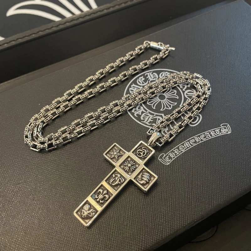 GoodFit Chrxmx Hxxrts Necklaces 299905