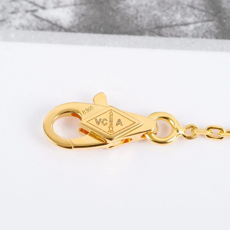 Comfortable Chxnxl Necklaces 288329
