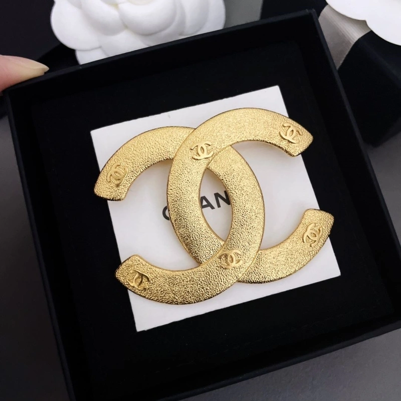 Versatile Chxnxl Brooches 289346