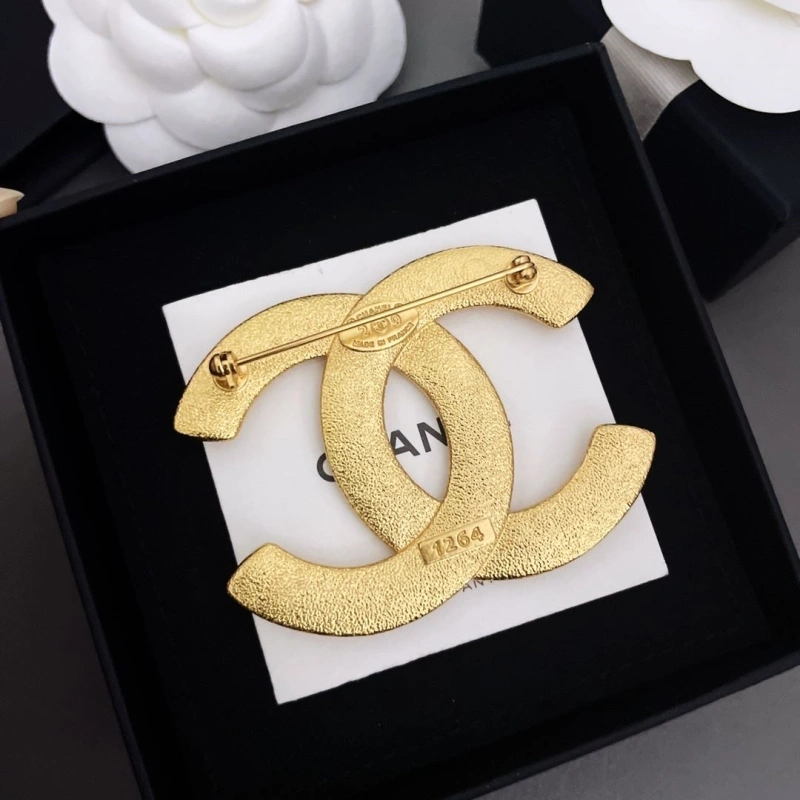 Versatile Chxnxl Brooches 289346