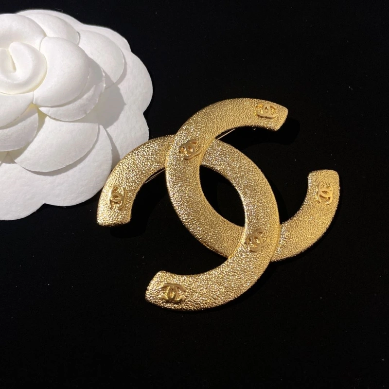 Versatile Chxnxl Brooches 289346
