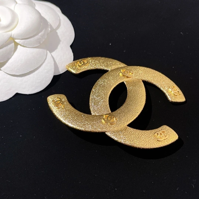 Versatile Chxnxl Brooches 289346