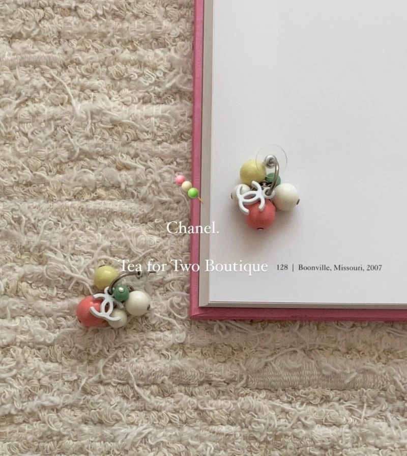 Breathable Chxnxl Earrings 289110