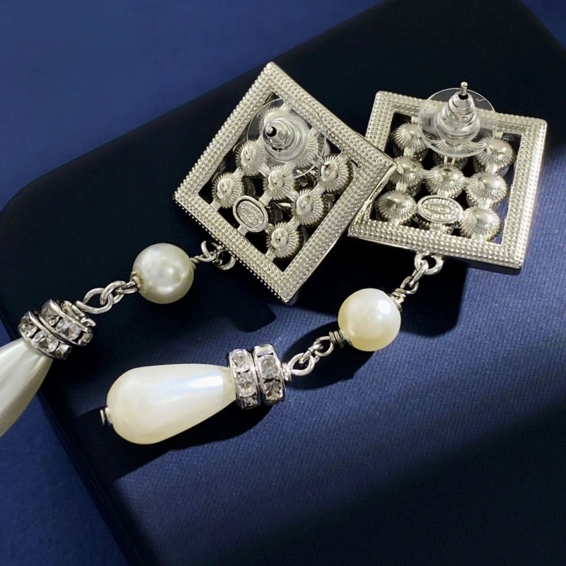 EyeCatching Chxnxl Earrings 289100