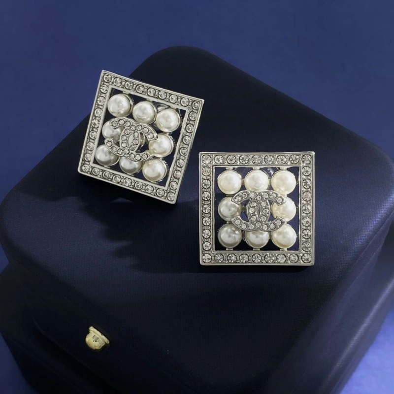 EyeCatching Chxnxl Earrings 289100