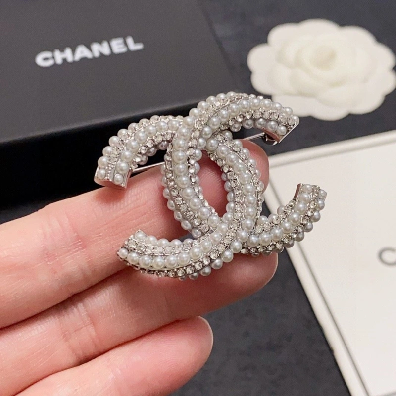 Refined Chxnxl Brooches 289321