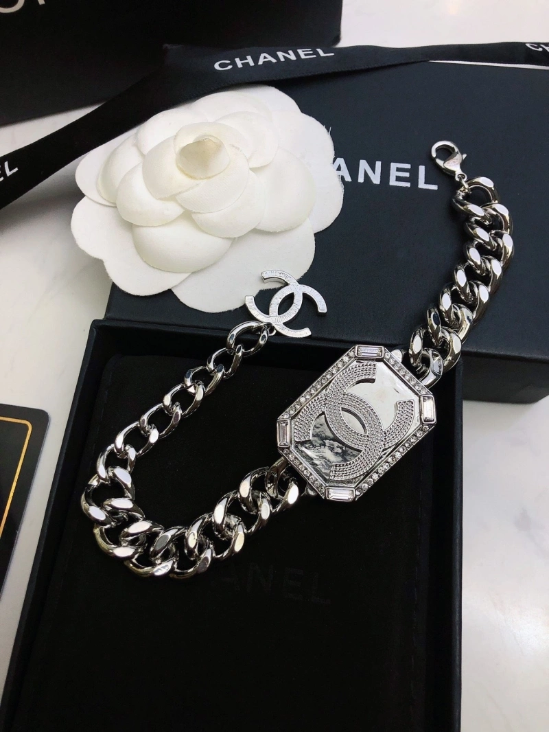 Bright Chxnxl Bracelets 289435