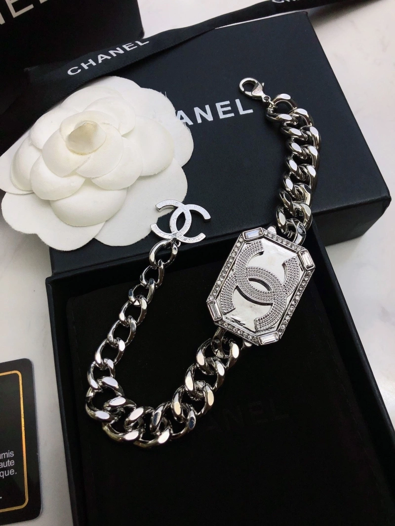 Bright Chxnxl Bracelets 289435