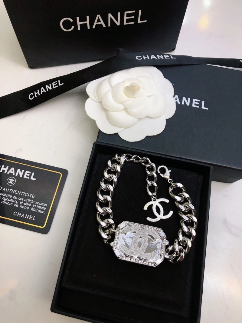 Bright Chxnxl Bracelets 289435