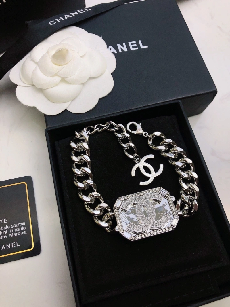 Bright Chxnxl Bracelets 289435