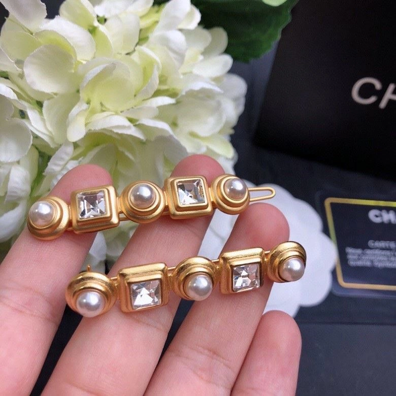 EasyMatch Chxnxl Brooches 289320