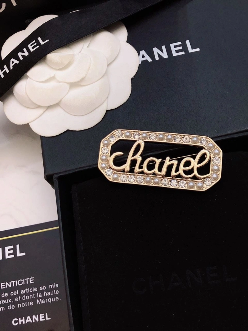 EasyMatch Chxnxl Brooches 289315