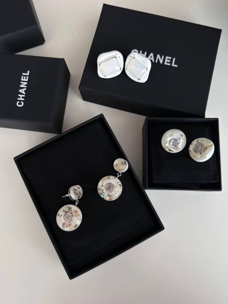 Sleek Chxnxl Earrings 289069