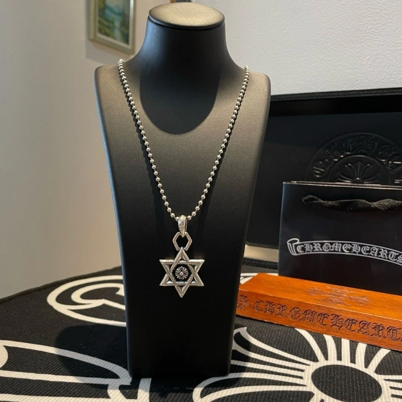 Classic Chrxmx Hxxrts Necklaces 299829