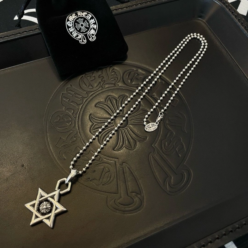 Classic Chrxmx Hxxrts Necklaces 299829