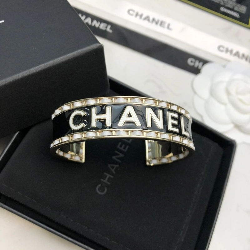 Lightweight Chxnxl Bracelets 289418