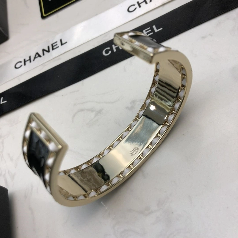 Lightweight Chxnxl Bracelets 289418