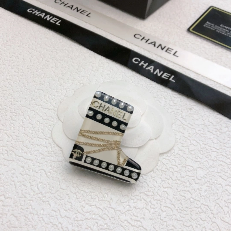 Lightweight Chxnxl Brooches 289307