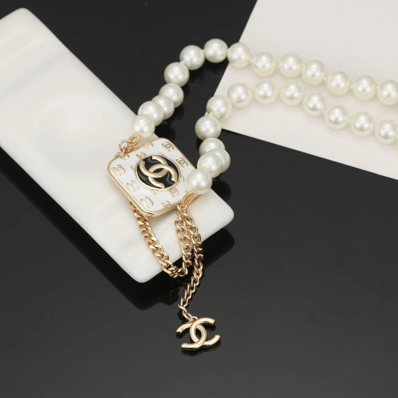 Sleek Chxnxl Necklaces 288273