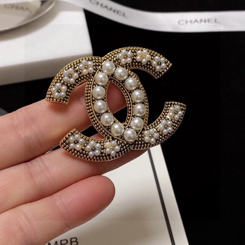 Compact Chxnxl Brooches 289296