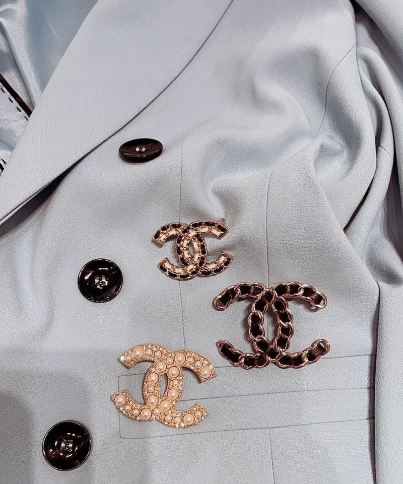 Resilient Chxnxl Brooches 289292