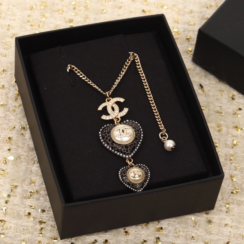 Compact Chxnxl Necklaces 288259
