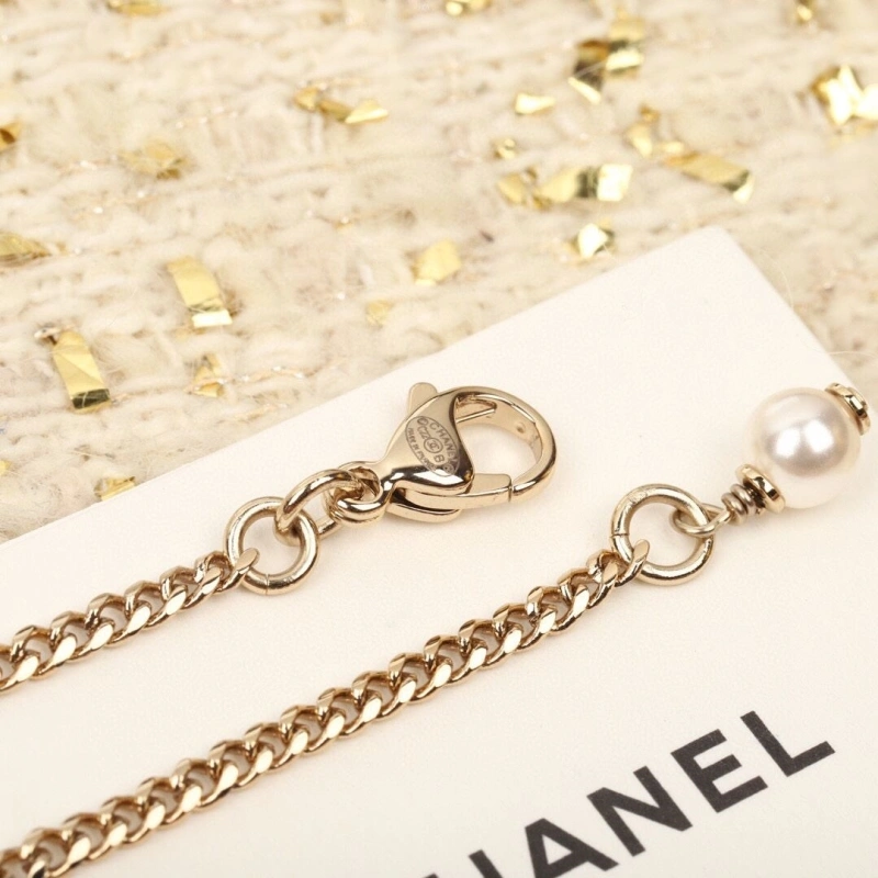Compact Chxnxl Necklaces 288259