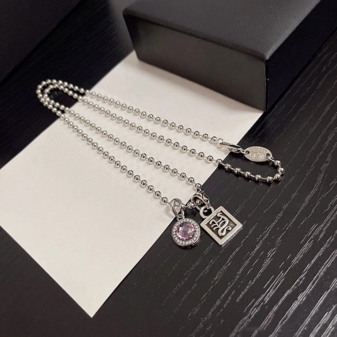 Stylish Chrxmx Hxxrts Necklaces 299727
