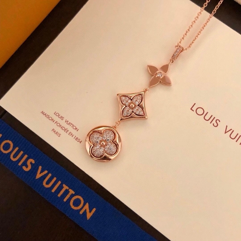 LX Necklaces Refined 310821