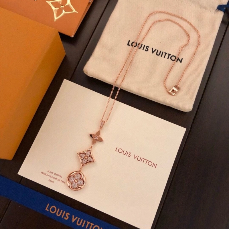 LX Necklaces Refined 310821