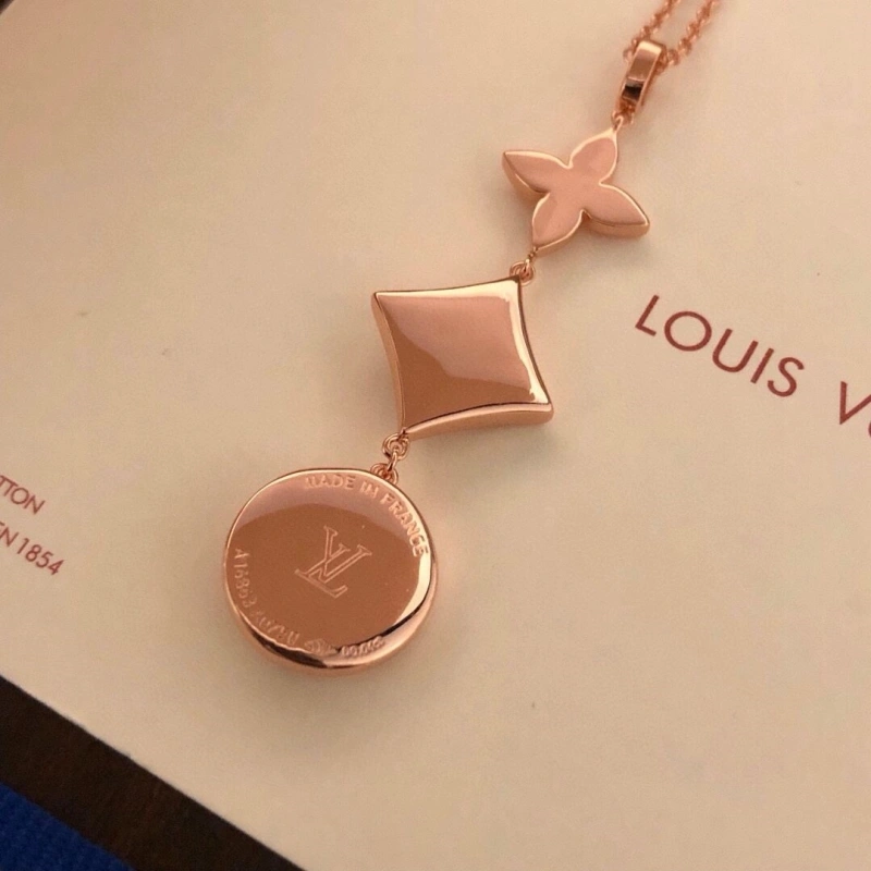 LX Necklaces Refined 310821