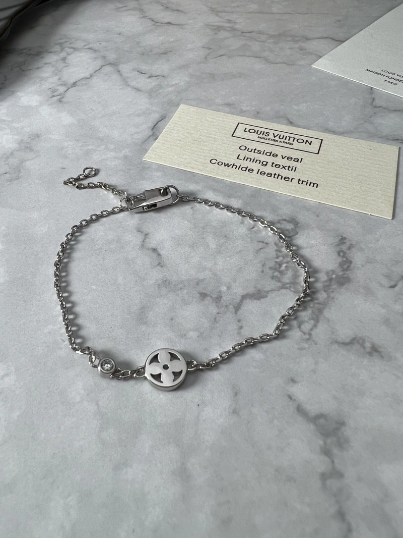 Trendsetting LX Necklaces 310847