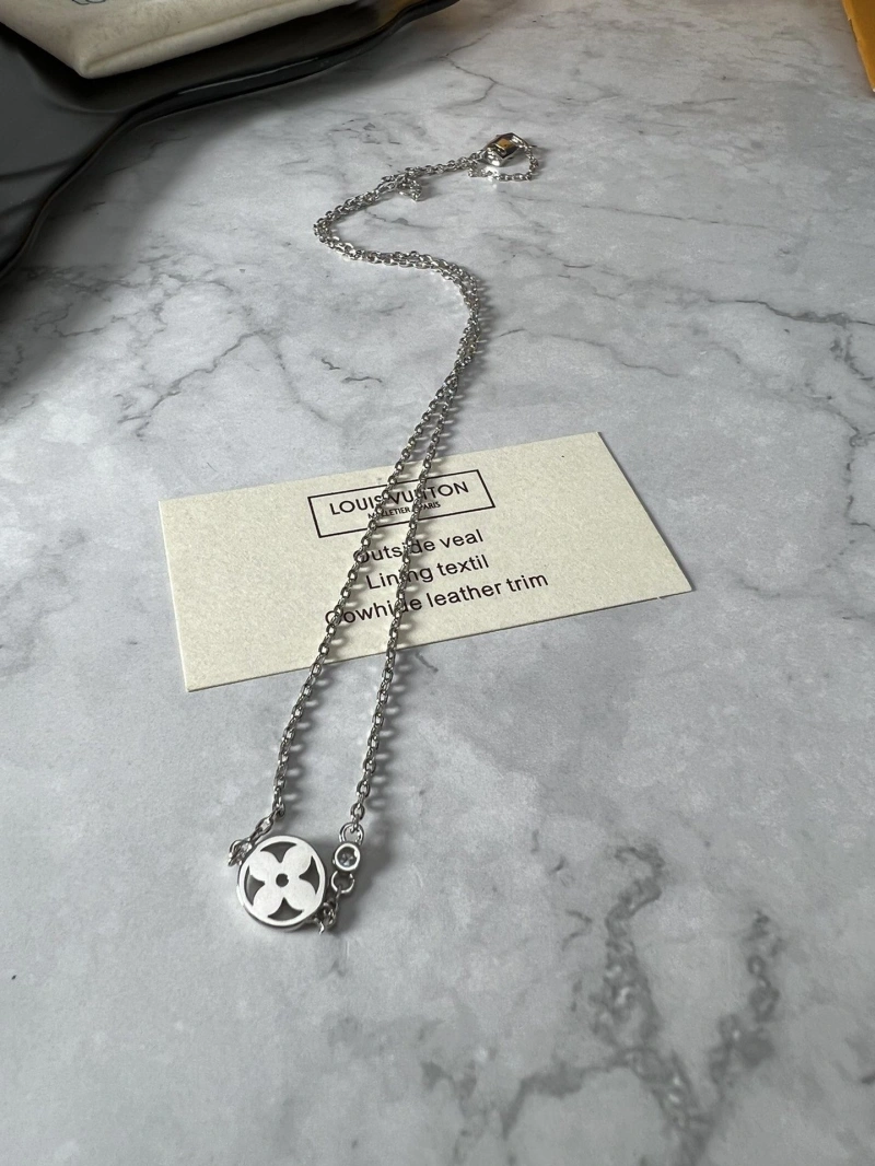 Trendsetting LX Necklaces 310847
