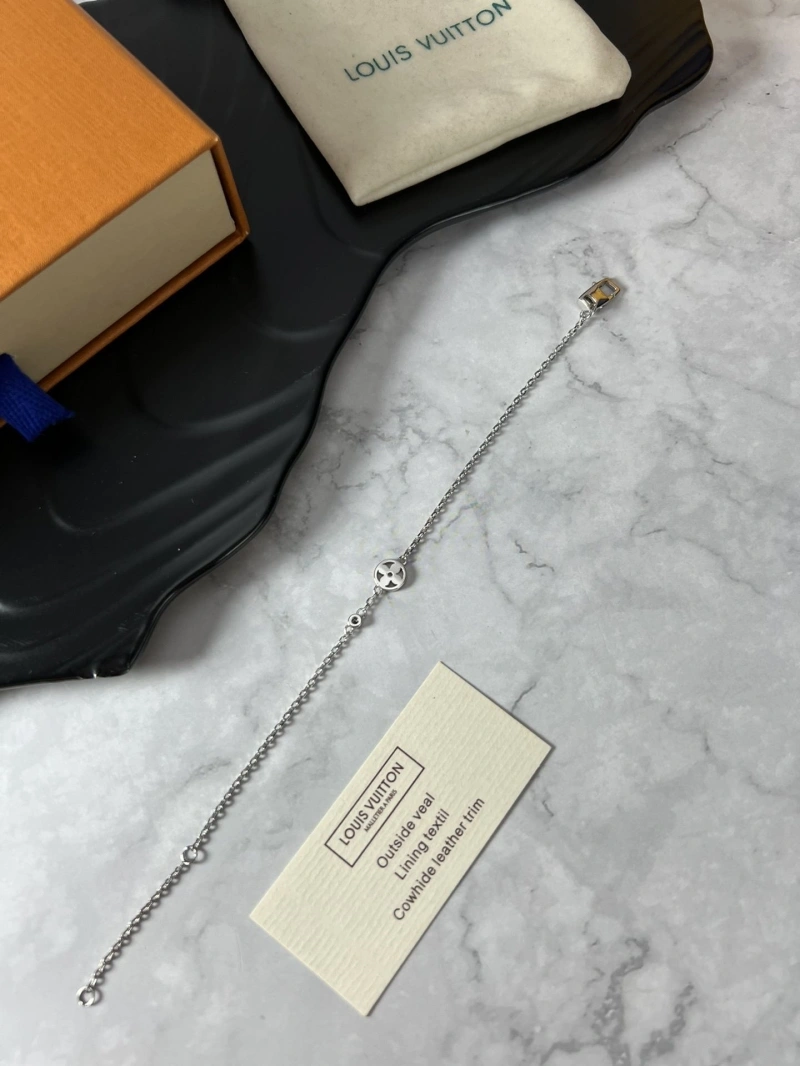Trendsetting LX Necklaces 310847