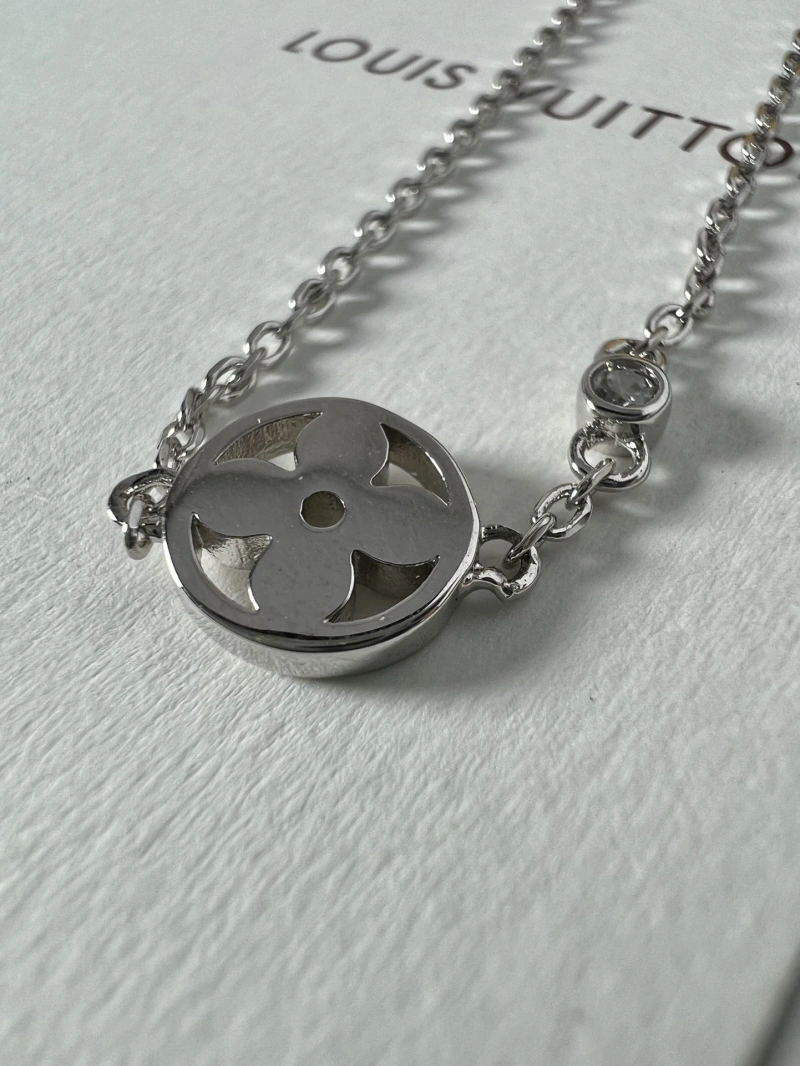 Trendsetting LX Necklaces 310847