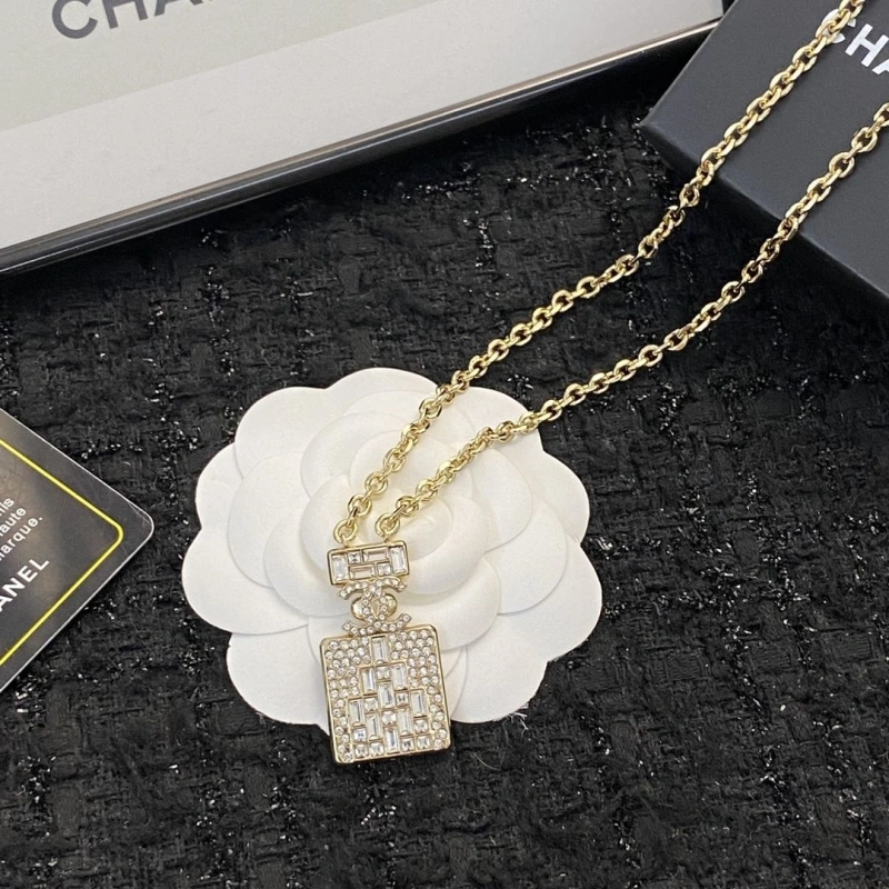 Sleek Chxnxl Necklaces 288262