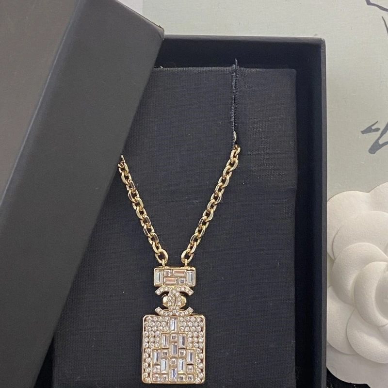 Sleek Chxnxl Necklaces 288262