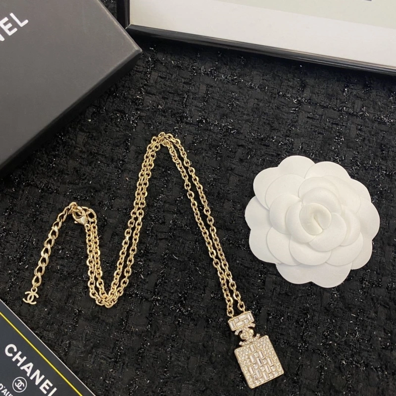 Sleek Chxnxl Necklaces 288262