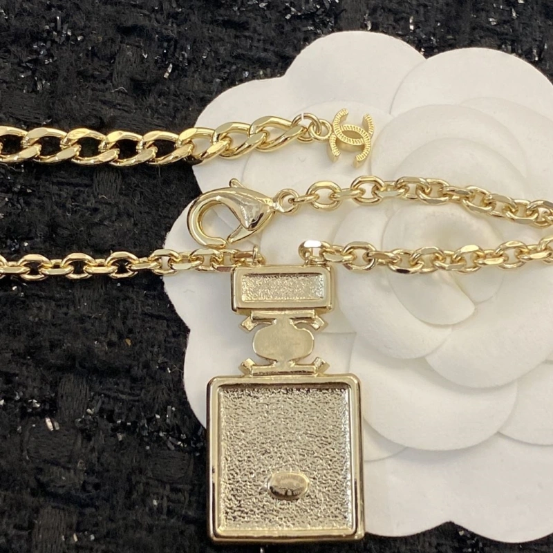 Sleek Chxnxl Necklaces 288262