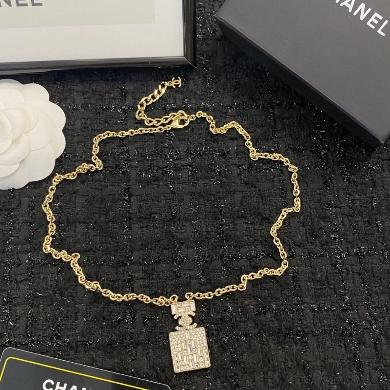 Sleek Chxnxl Necklaces 288262