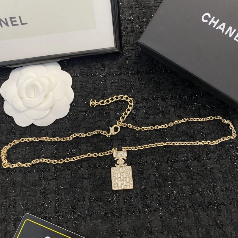 Sleek Chxnxl Necklaces 288262
