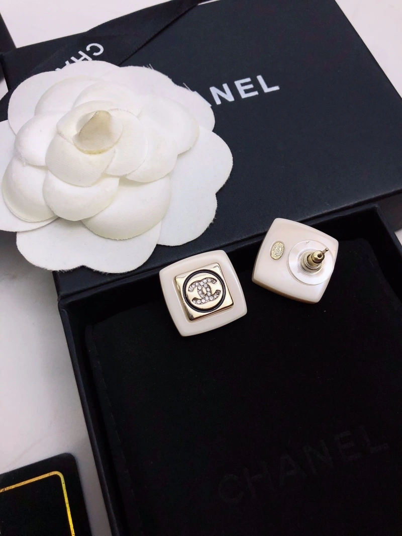 Trendsetting Chxnxl Earrings 288944