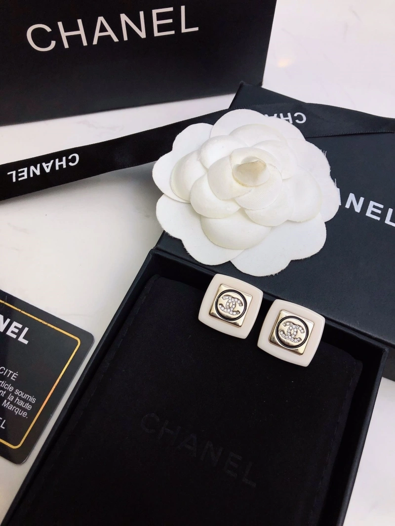 Trendsetting Chxnxl Earrings 288944