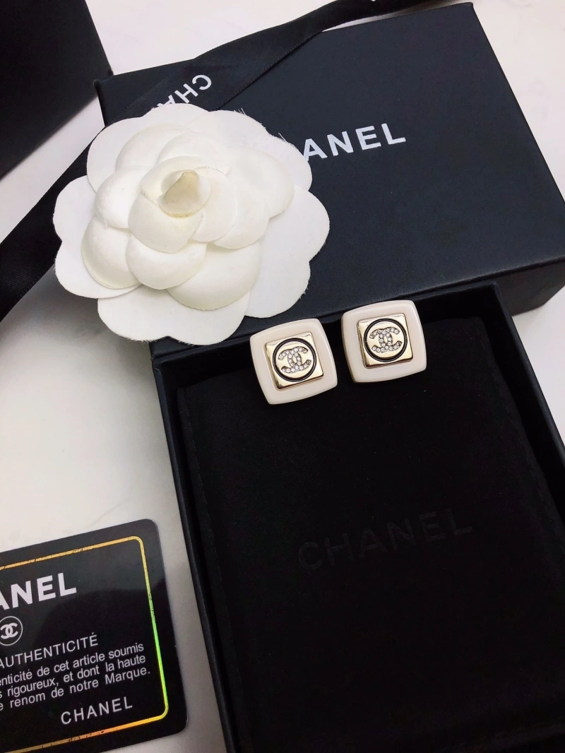 Trendsetting Chxnxl Earrings 288944