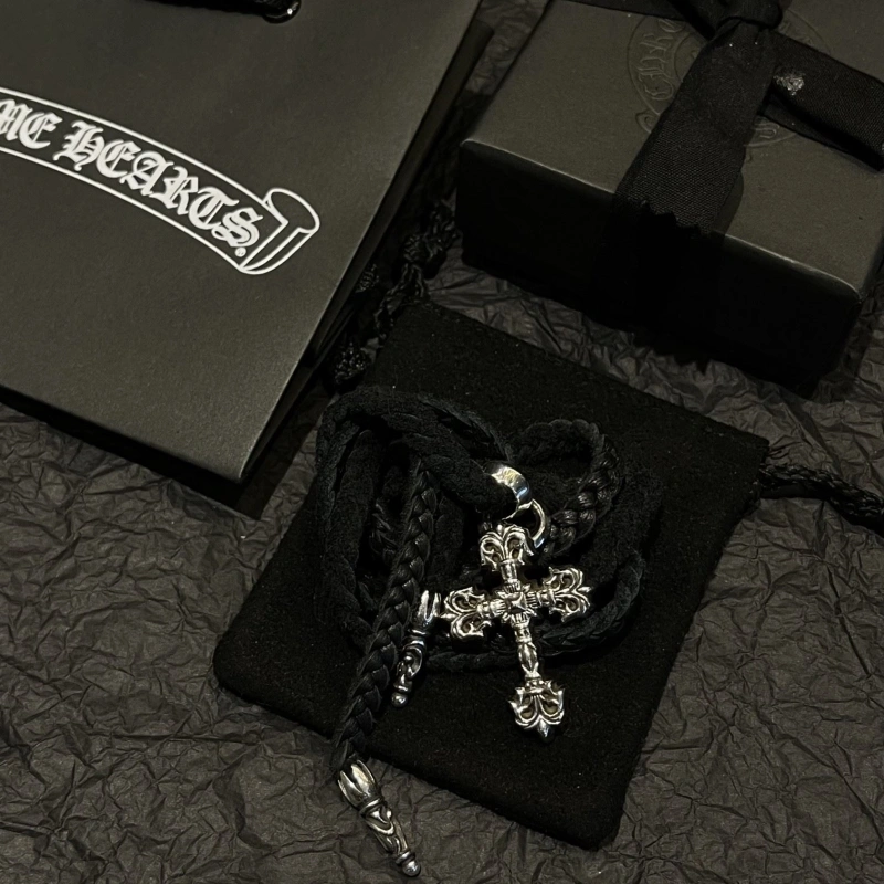 Stylish Chrxmx Hxxrts Necklaces 299687