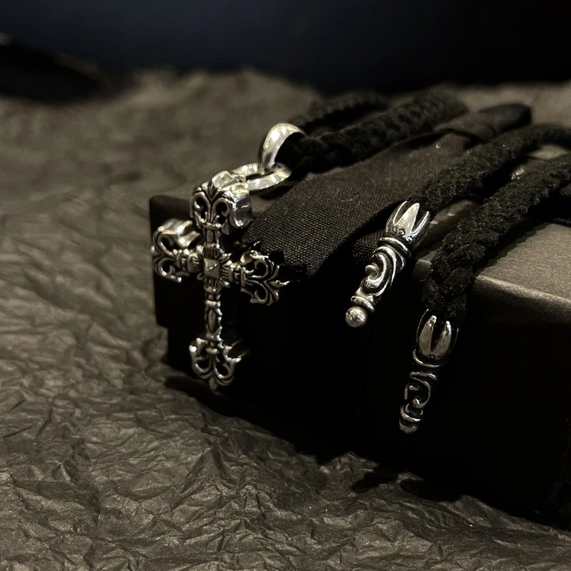 Stylish Chrxmx Hxxrts Necklaces 299687