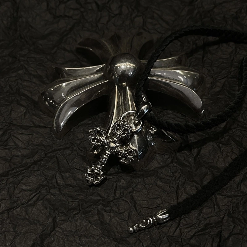 Stylish Chrxmx Hxxrts Necklaces 299687
