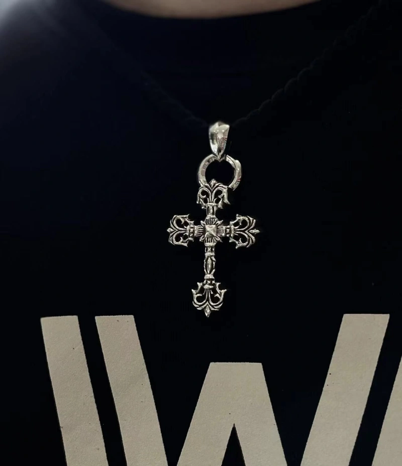 Stylish Chrxmx Hxxrts Necklaces 299687